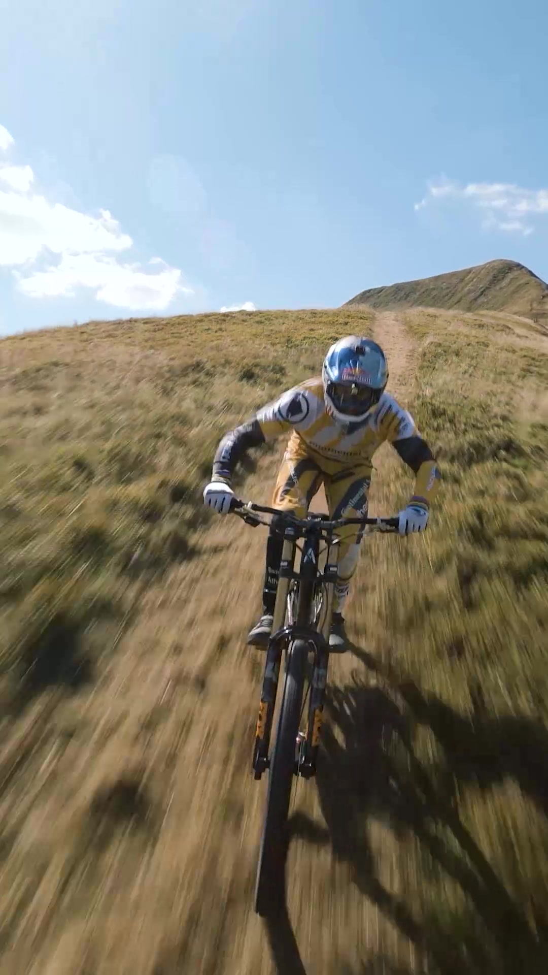 Foler mon drone de course FPV sur une montagne avec les pointes en espérant