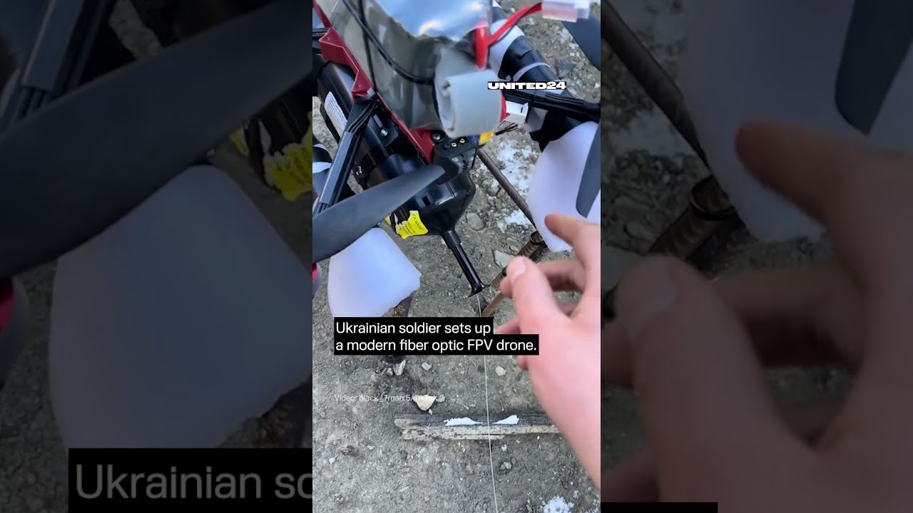 🇺🇦 Ukrainian Soldier Sets Up Modern Fiber Optic FPV Dr0ne
