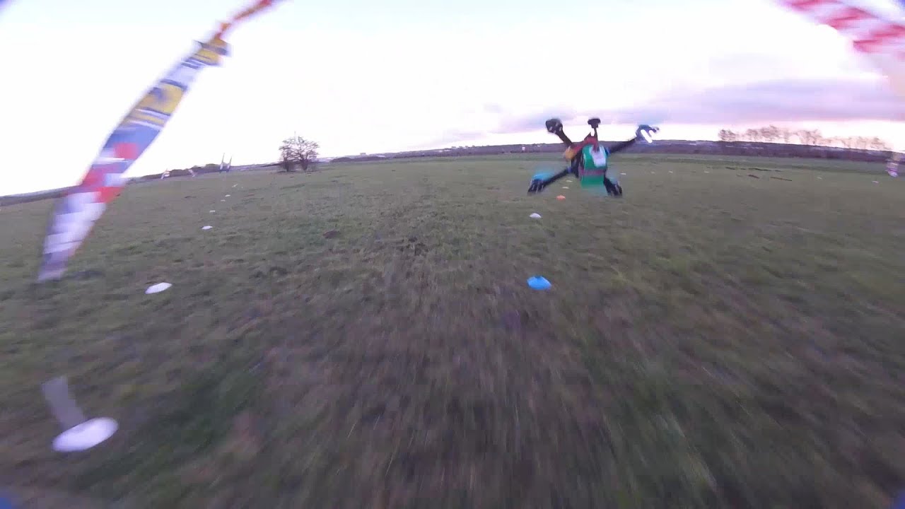 " Mais laisse moi passer euh !!!! " - Course poursuite - Drone FPV Racer
