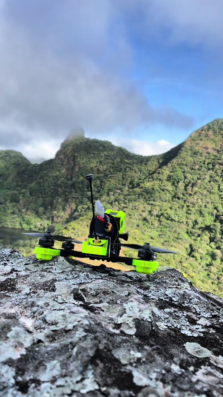 Si vous êtes intéressé par les drones de carrière dans mon profil, vous pouvez trouver beaucoup d'informations