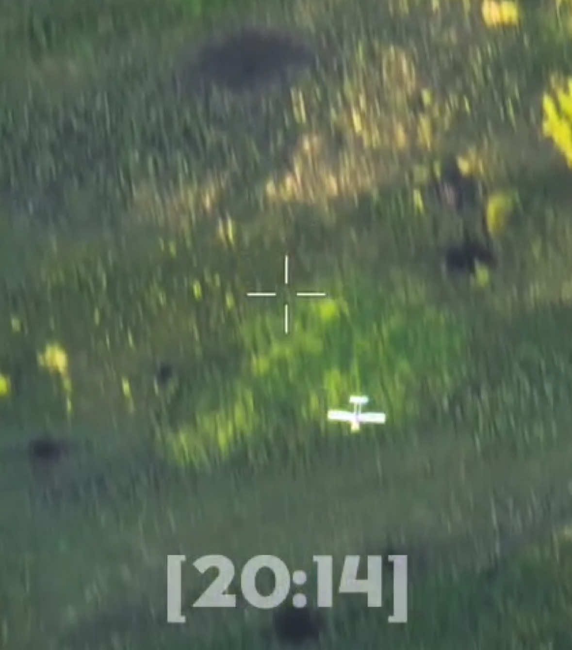 (L'arme n'est pas réelle) 20:31. . . . . . .