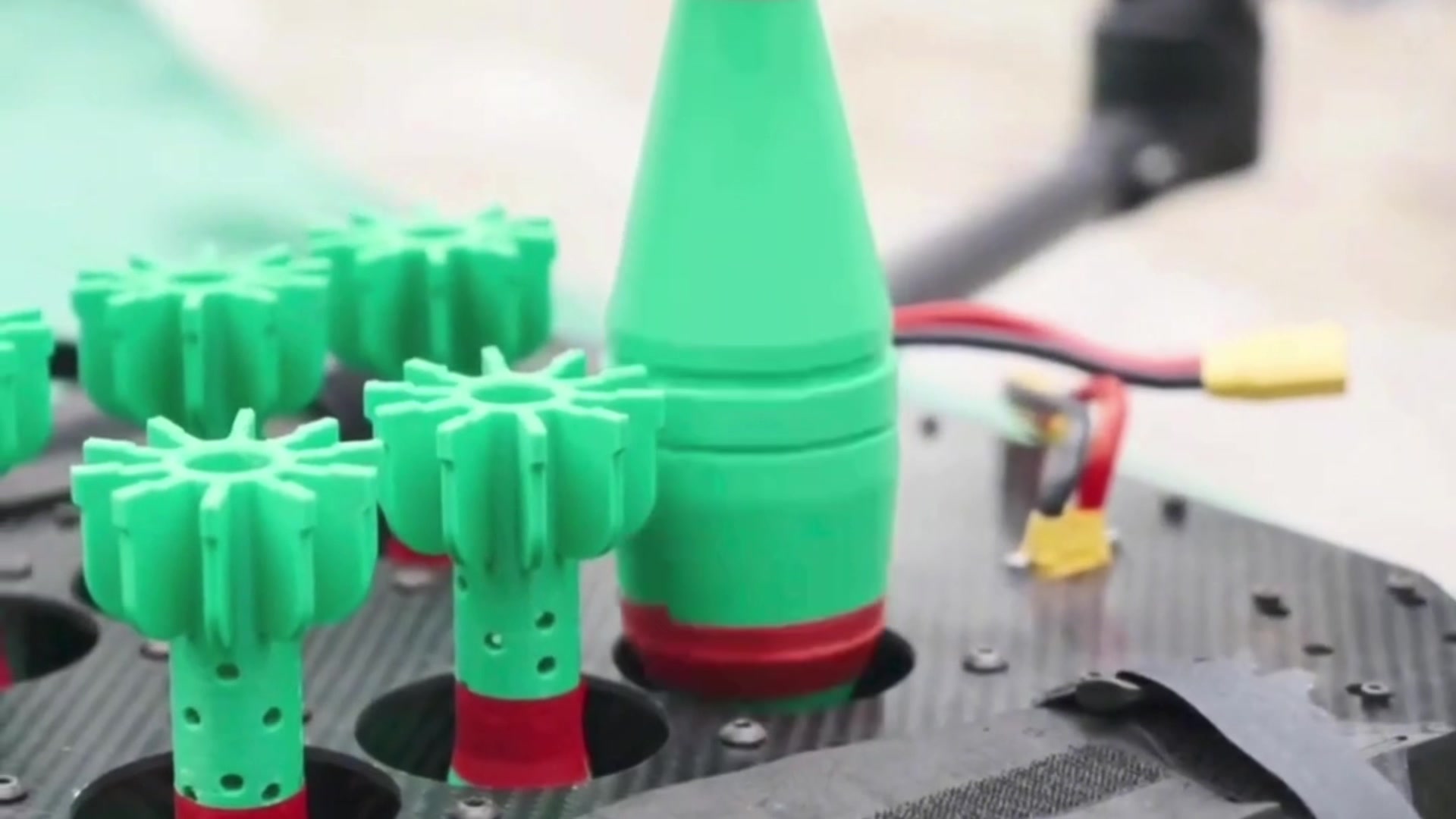 Vous avez dit que vous avez des canons, c'est inutile, les drones sont le dieu de la guerre