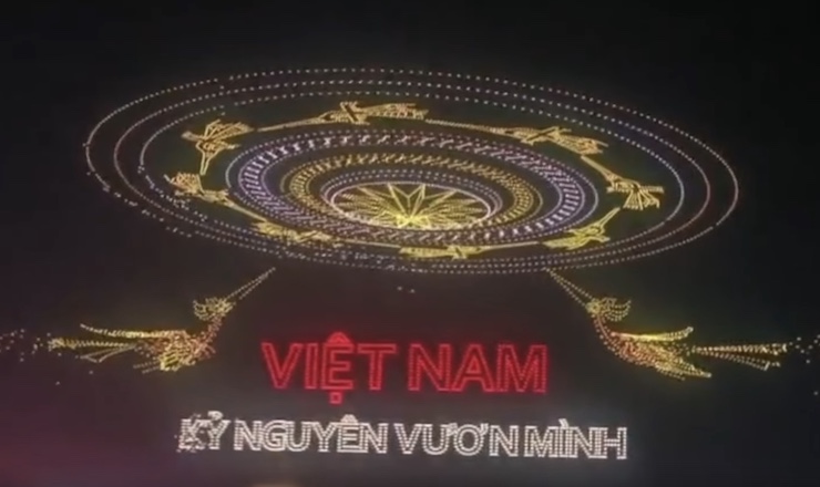 Le Vietnam célèbre 50 ans de réunification avec un spectacle de drones record
