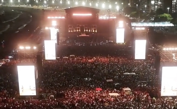 Les drones révèlent une foule massive au concert gratuit de Lady Gaga