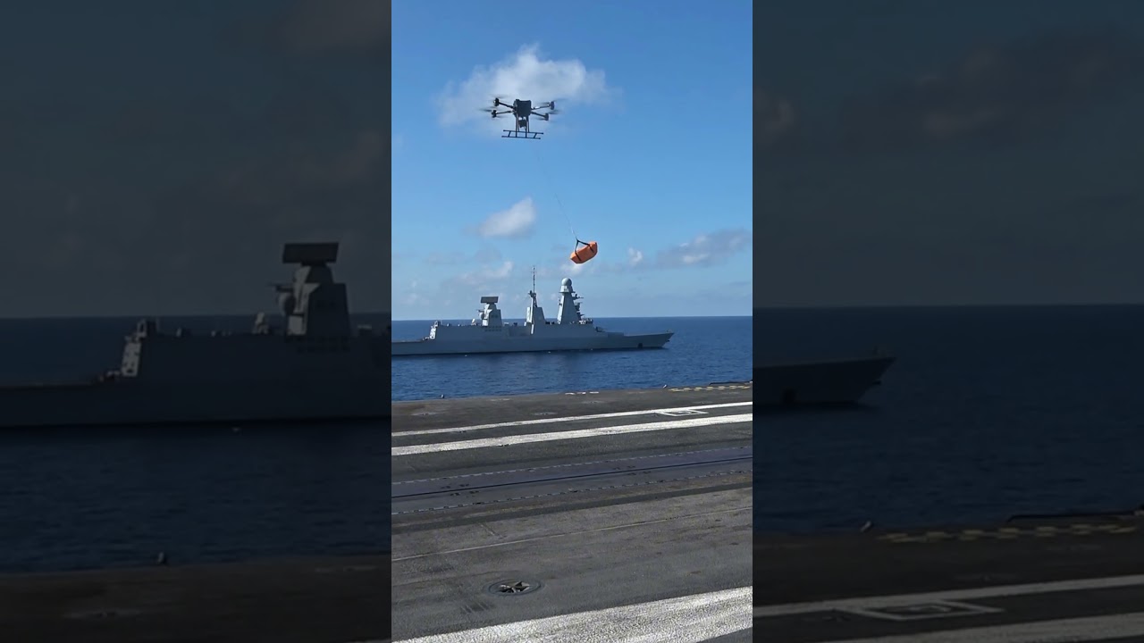 #Drone｜Transfert d'une pièce de rechange entre deux bâtiments de la Marine grâce au drone Hercule !