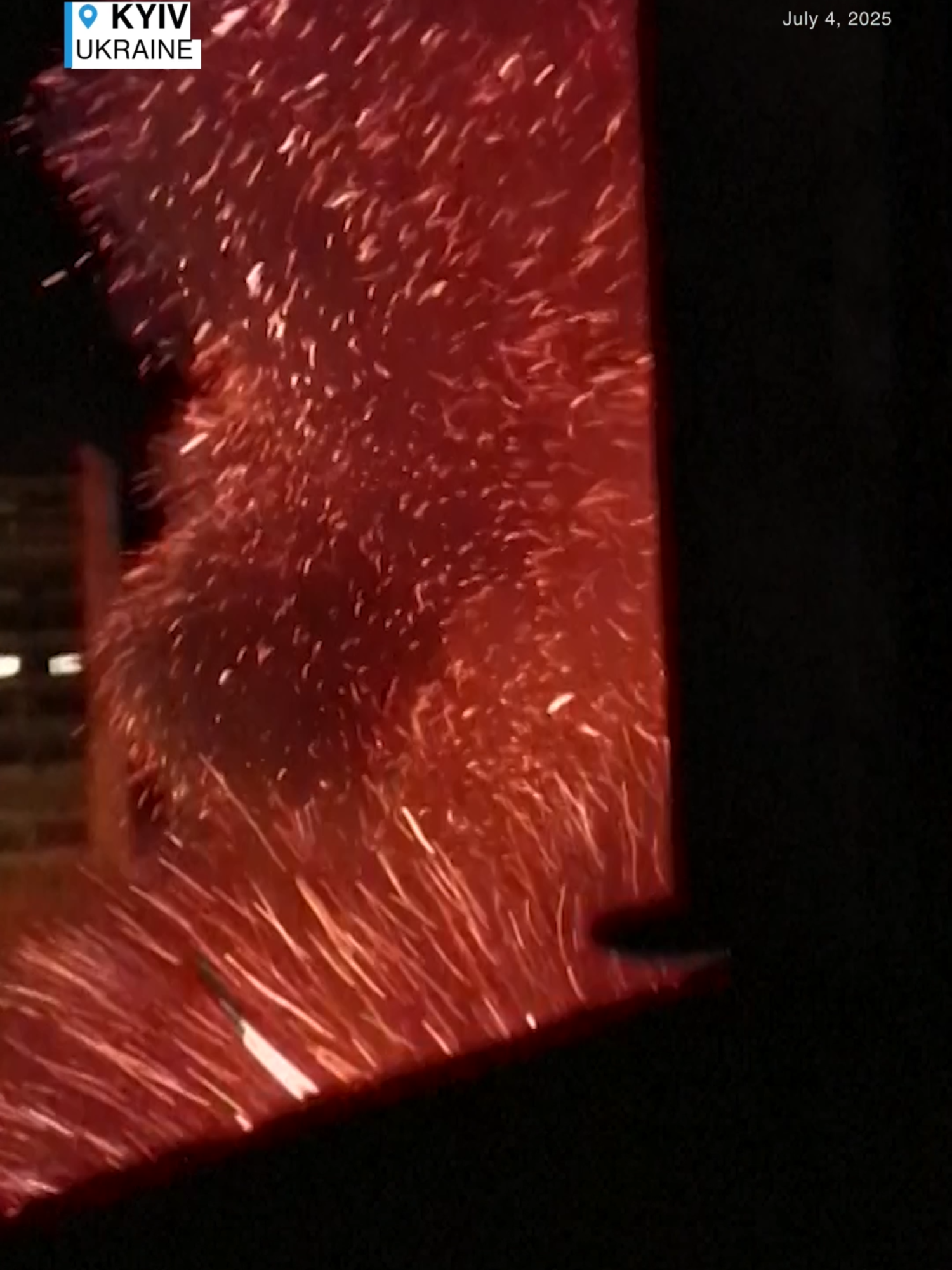 Une vidéo de témoins oculaires a capturé le moment dramatique qu'un drone russe a explosé dans un ky