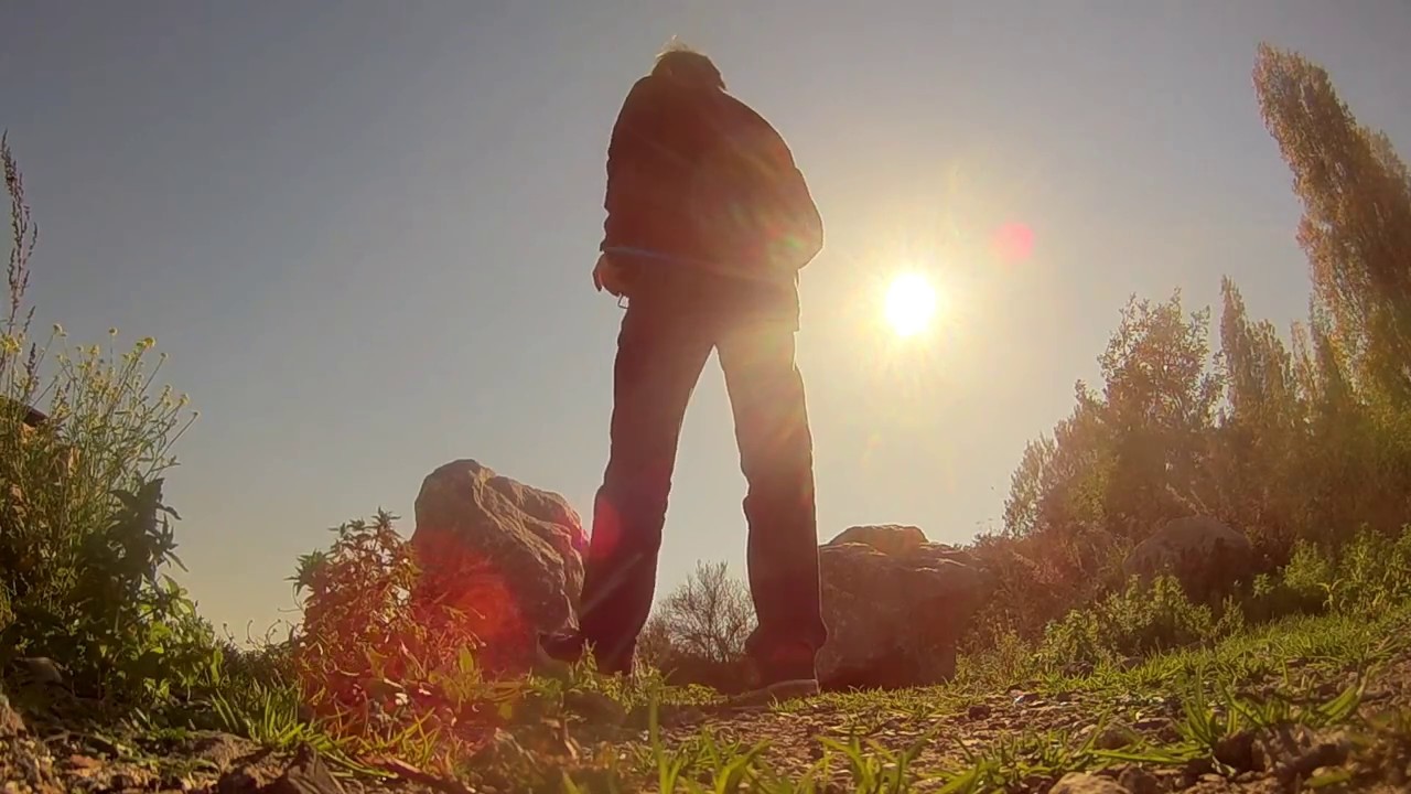Débutant Drone Racer fpv Frrestyle trainning on RETRO TECHNO Music