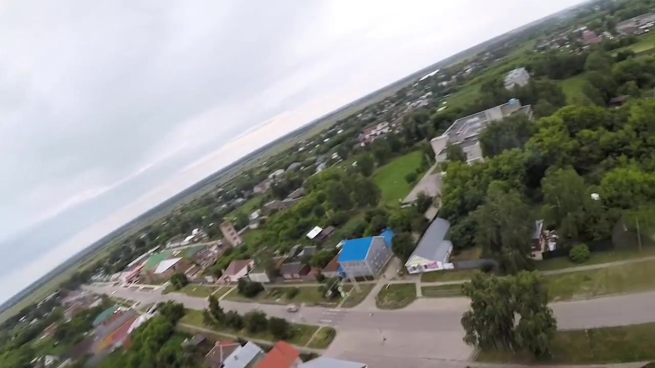 Quelques vols au drone à la première personne.