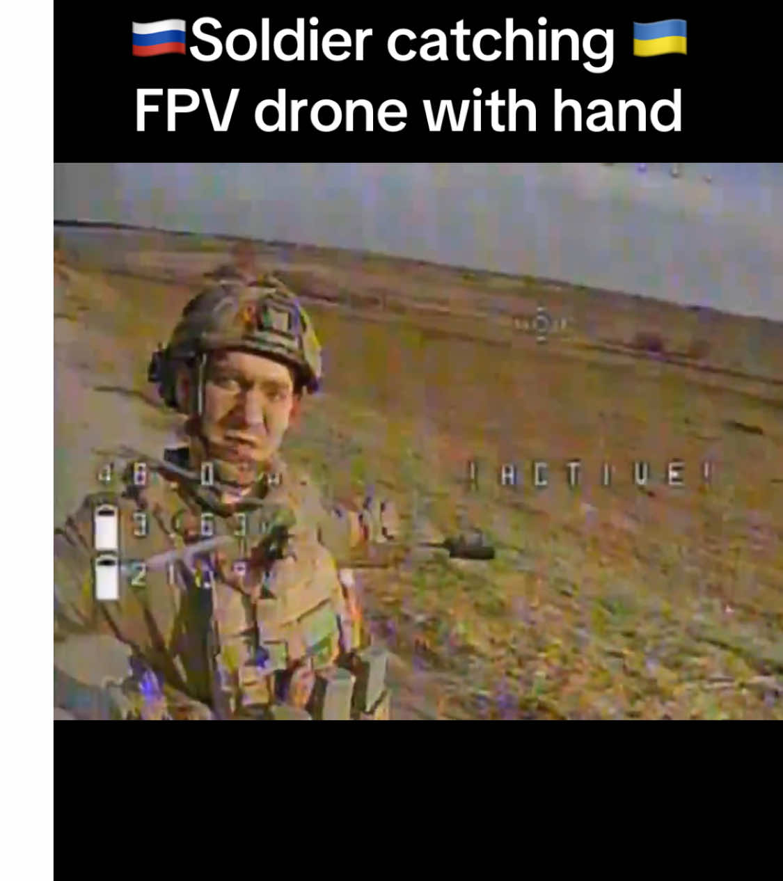 Un soldat russe essayant de drone Ukrainien FPV à la main nue.