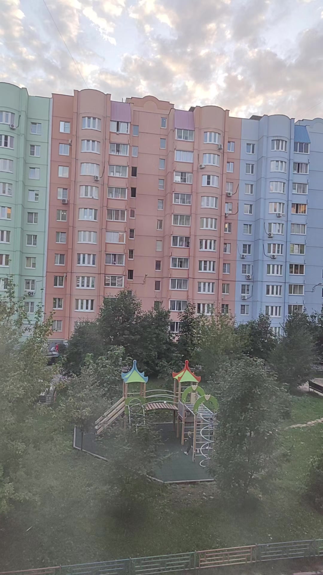 La guerre des drones est que les gars de Kapets étaient des enfants dans la rue, c'est une poubelle. explosion