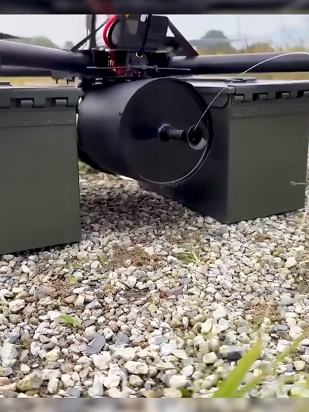 Drones fibres-optiques câblés