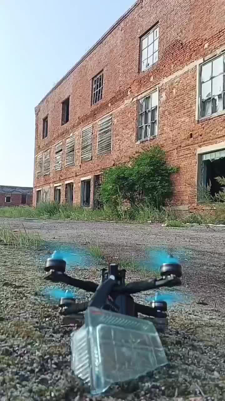 Je vole pour Geprc Recer 5 dans une plante FPV-Dron abandonnée (First-P