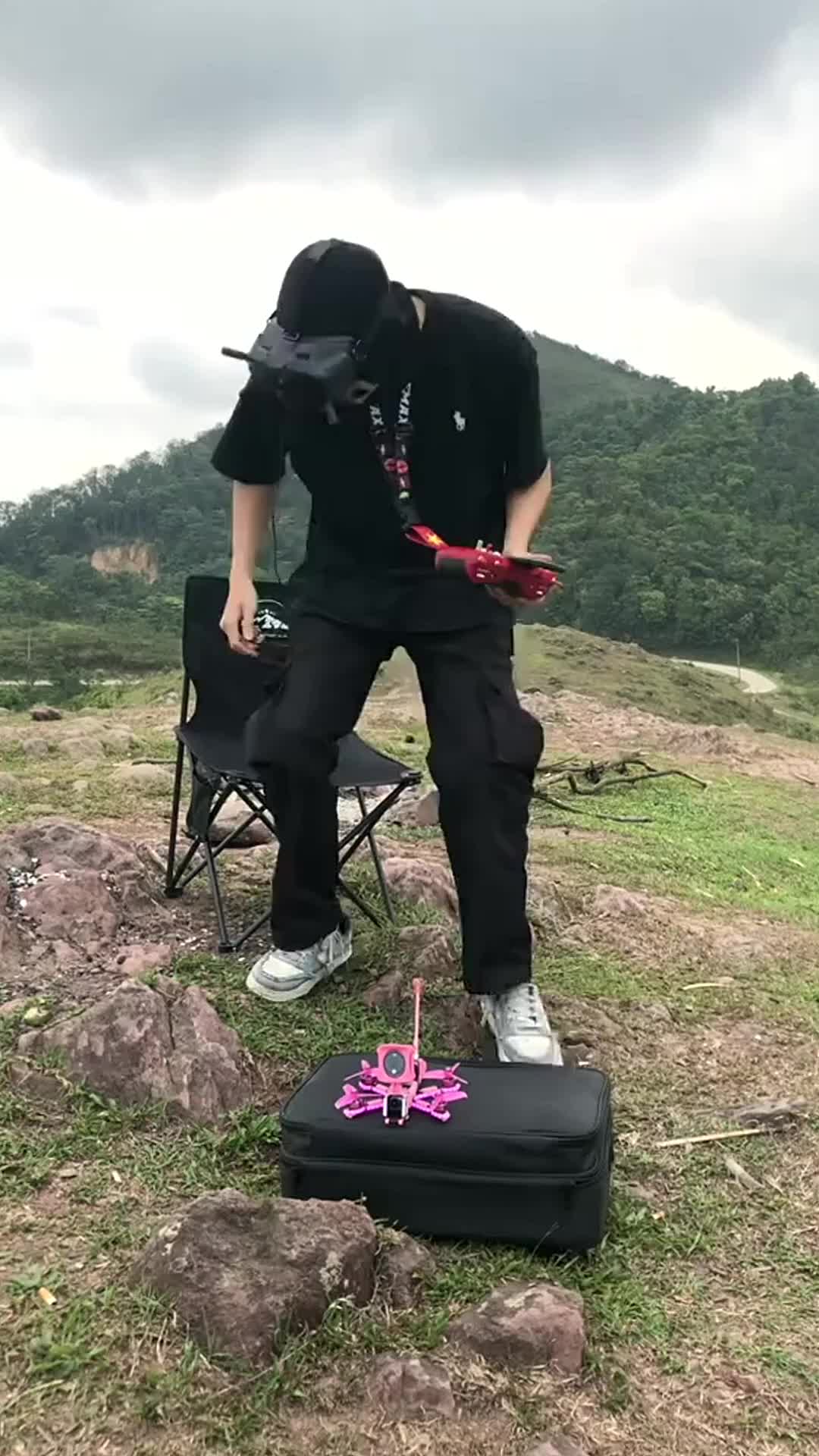 Le drone FPV lance à 100 mph en 1 seconde ?! Comme et suivre pour plus à grande vitesse f