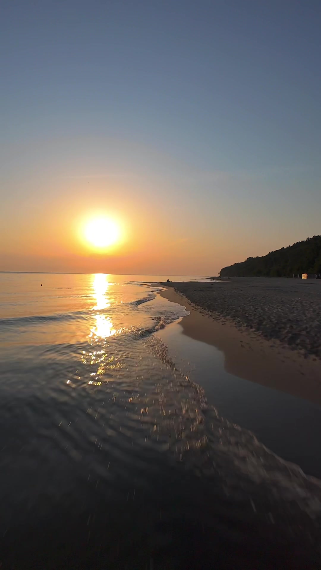 Le lever du soleil depuis une vue sur les yeux sur Jastrzębia Mount FPV montre ce qui ne voient pas