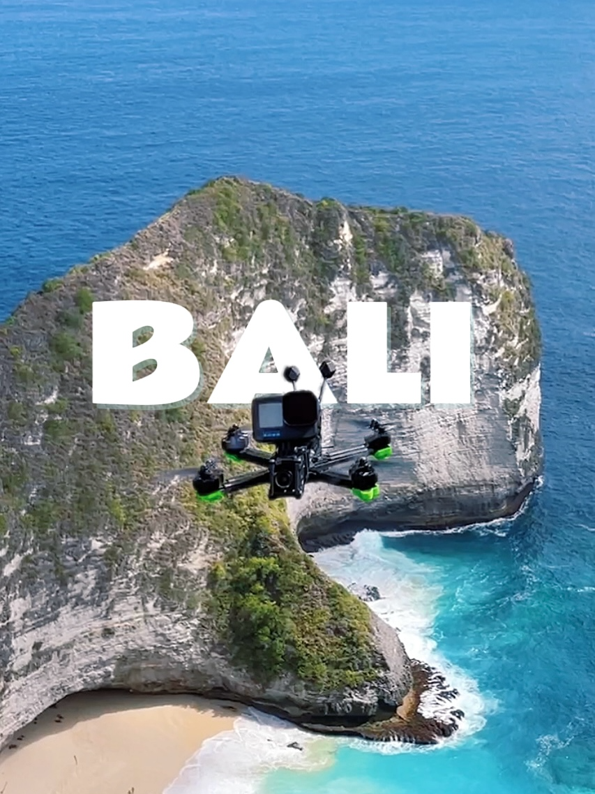 Epic FPV plongée sur la plage de Kelingking