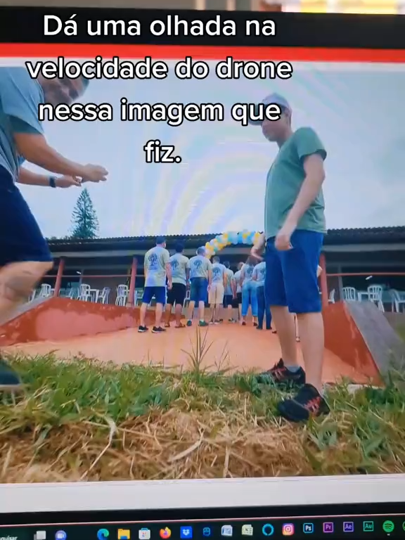 225 examine l'accélération et la vitesse d'un coureur de drone