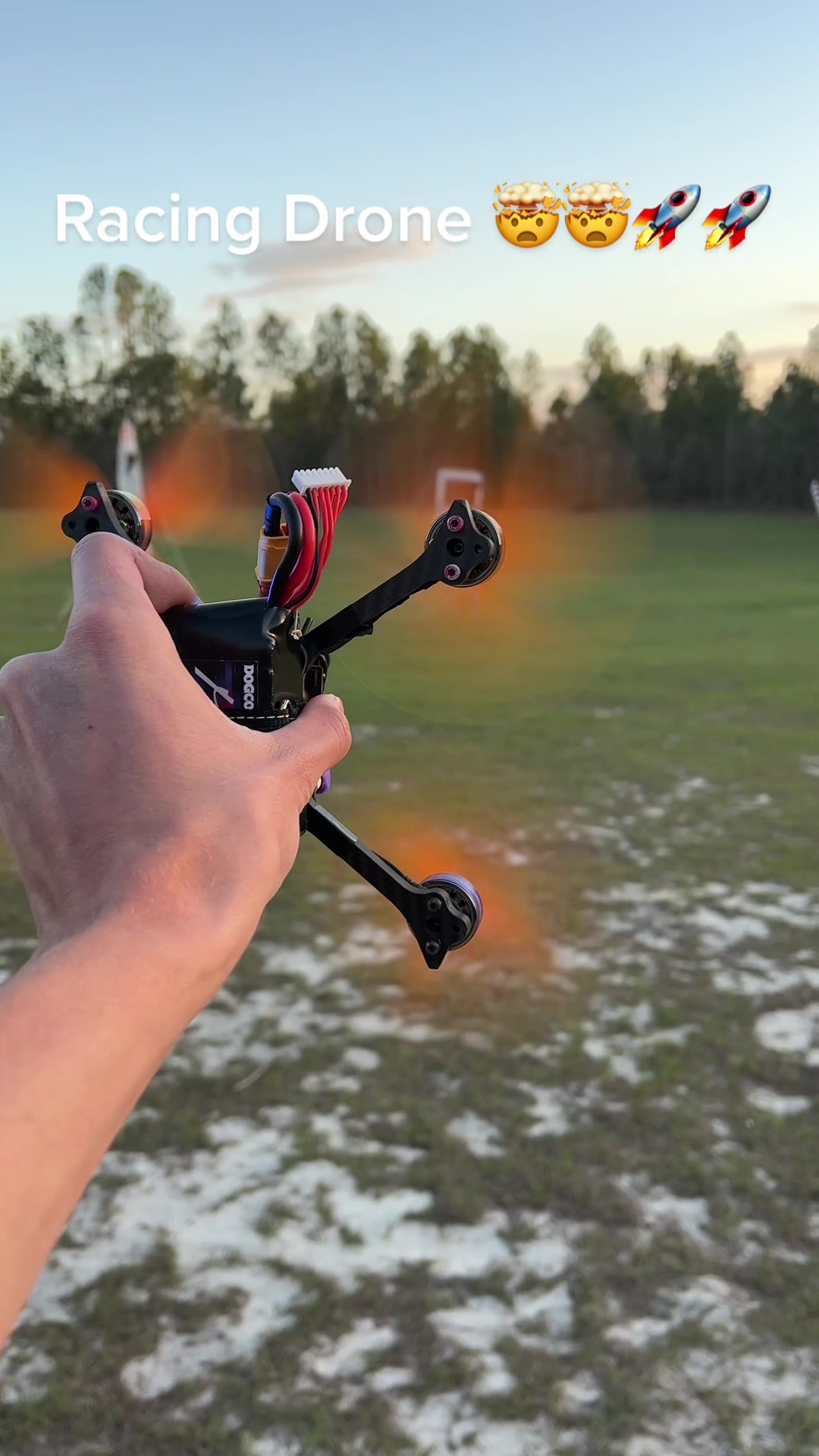 Lancement de la main et atterrir avec un drone de course