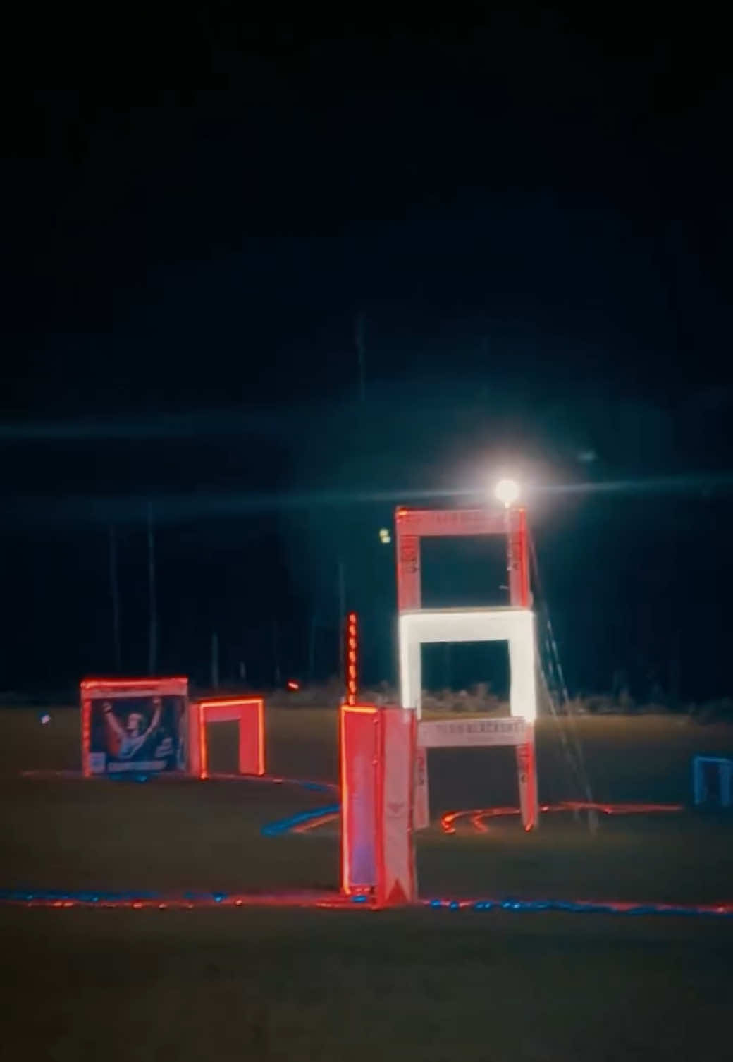 C'est des courses de drones! C'est le championnat du monde MULTIGP!