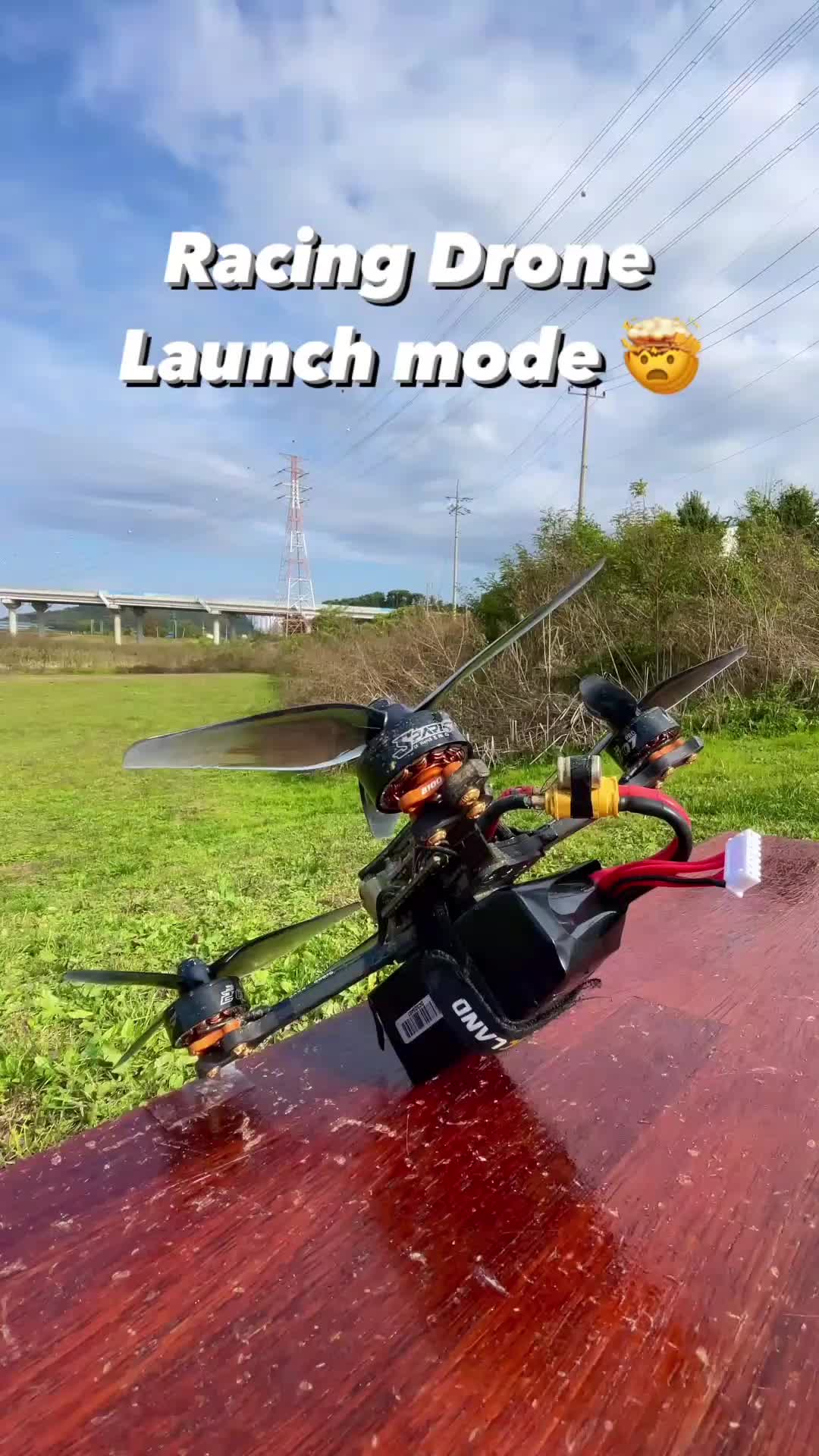 Republier de Minchan Kim Racing Drone 200 km / h en 1 seconde.