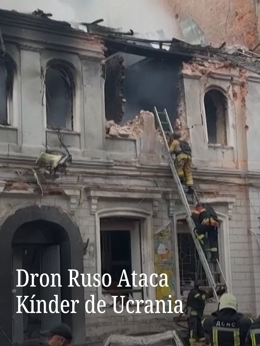 Une caméra de surveillance a capturé le moment où un drone russe a percuté un jardin