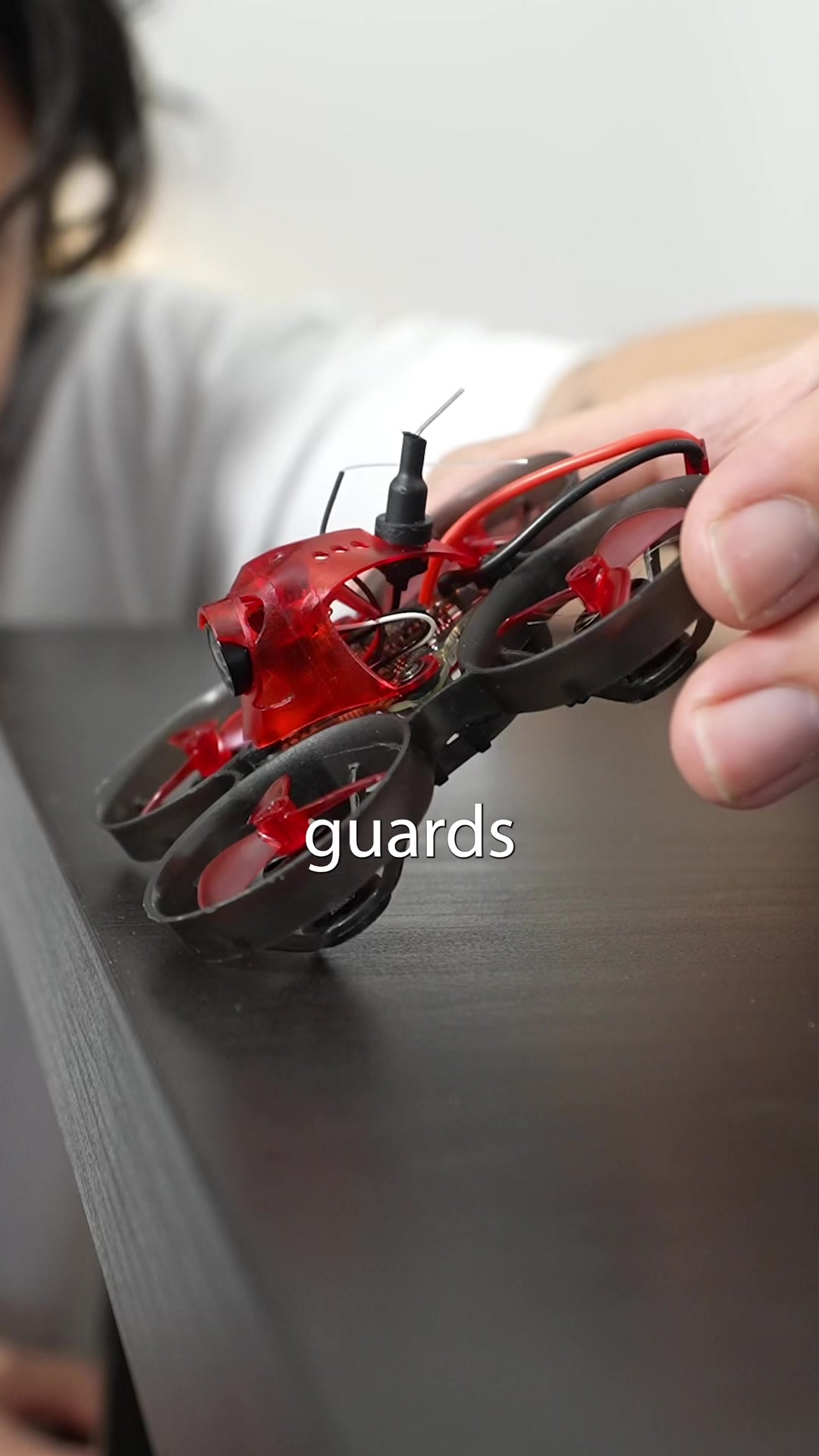 J'ai tenté de lancer un mini drone en course…