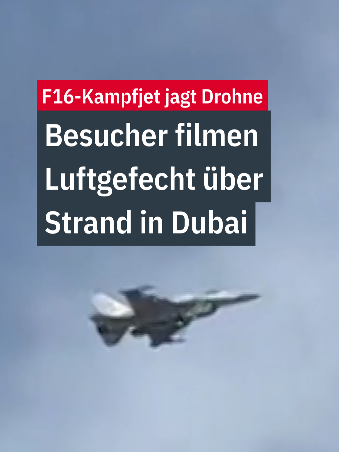 Des baigneurs de Dubaï filment une scène de guerre se déroulant dans le ciel au-dessus d'eux