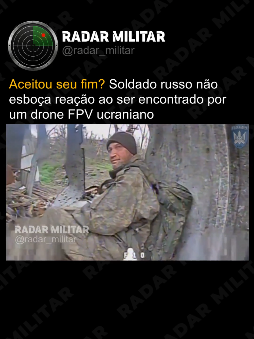 Un drone ukrainien FPV trouve un soldat russe assis seul sur un bâtiment