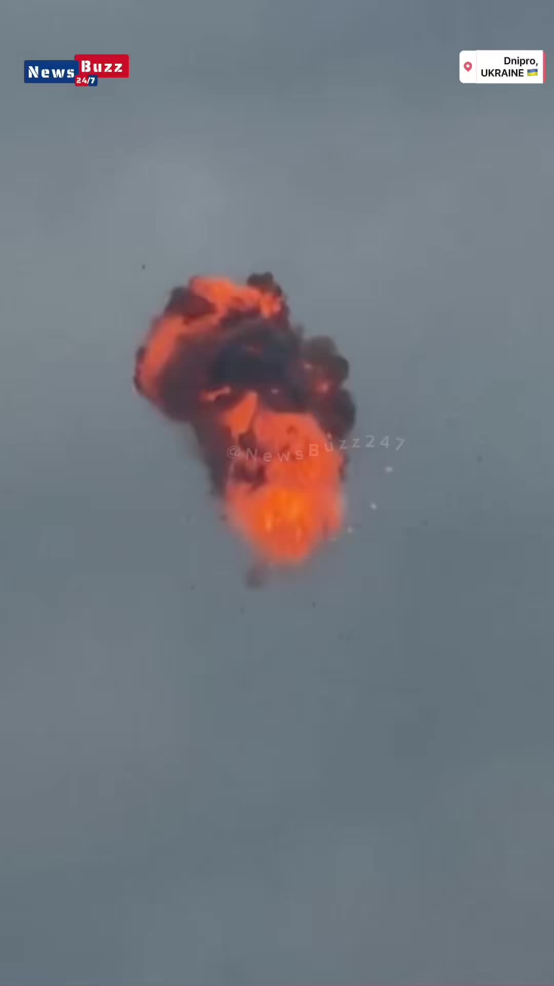 Des explosions ont illuminé le ciel nocturne du Dnipro alors que les systèmes de défense aérienne étaient interceptés