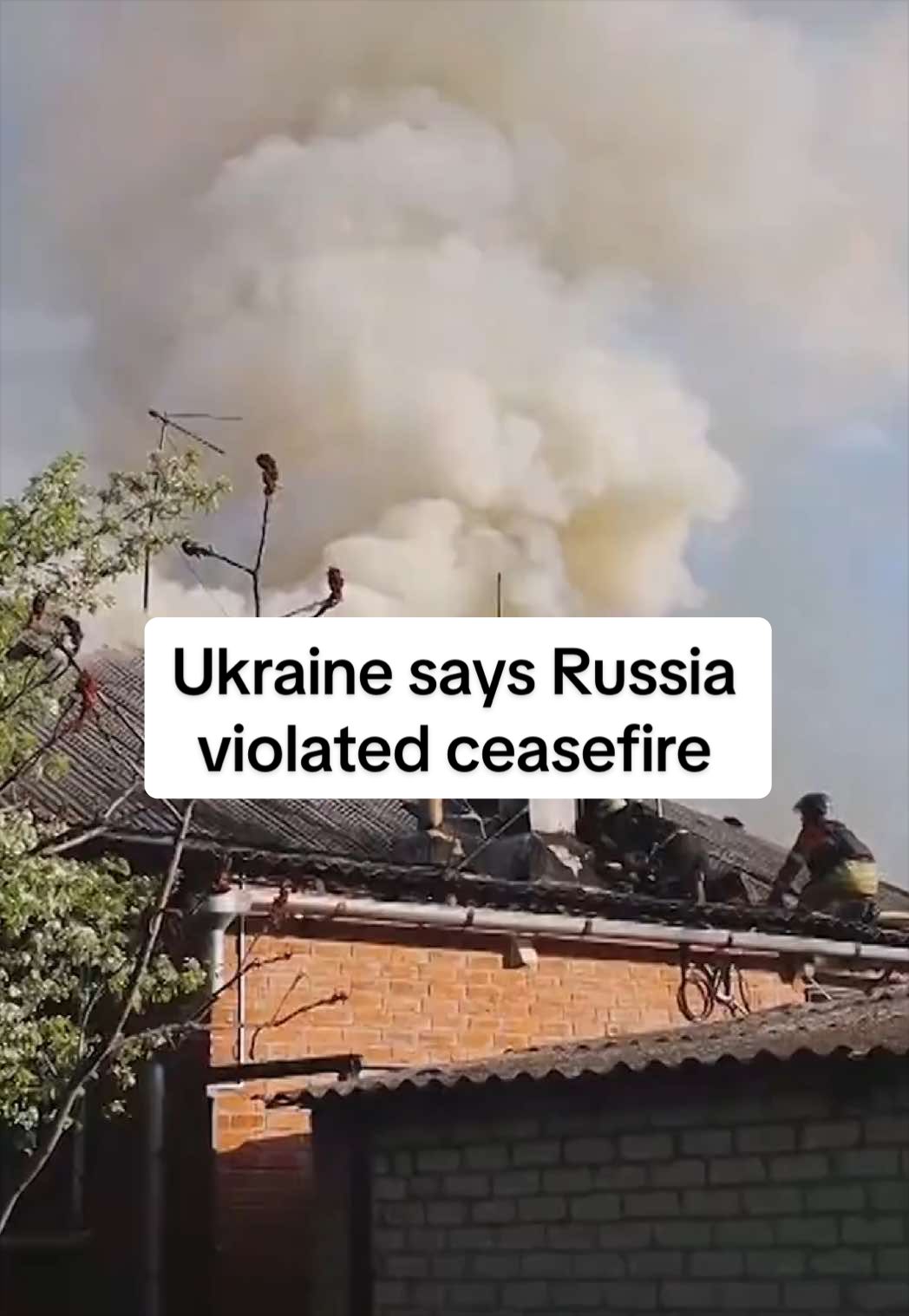 Une frappe de drone russe a incendié une maison à Kha, la deuxième plus grande ville d'Ukraine.