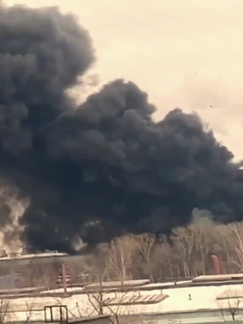 Des drones 759591342777673654848 ont attaqué la nuit le noyau de l'armée russe et l'usine minière s'est transformée en une mer de feu. Que sais-tu ? 759591342777673654848 drones attaqués la nuit