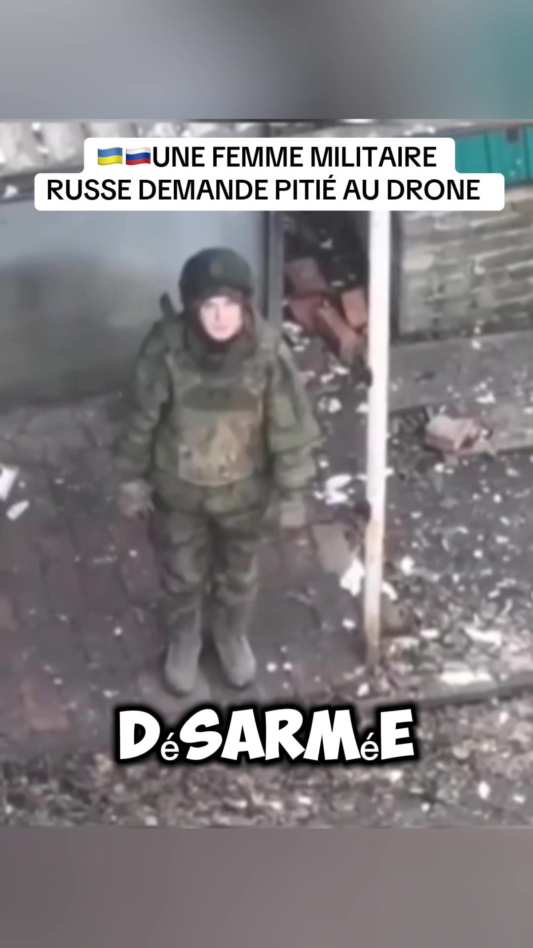 UNE FEMME MILITAIRE  RUSSE DEMANDE PITIÉ AU DRONE