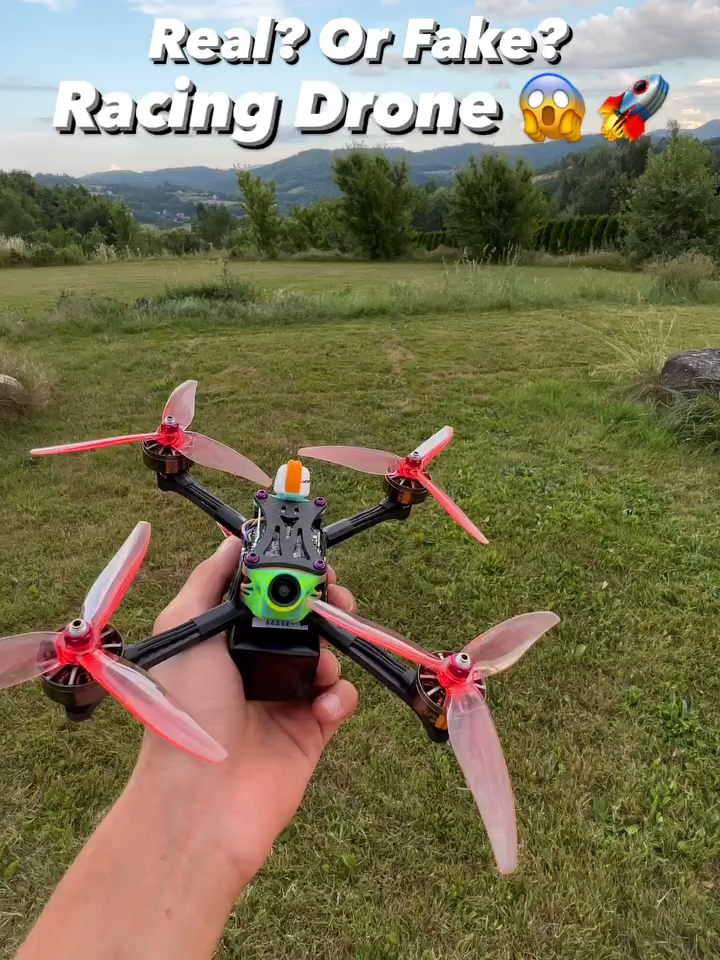 Lancement manuel d'un drone de course réel ou faux à 200 km/h : ig/mckfpv