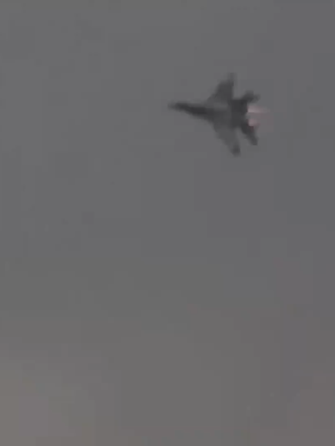 7622988113253551395 MiG-29 vieux de 40 ans, un seul avion a pénétré 350 kilomètres dans le réseau de défense aérienne russe et a pénétré dans l'usine de drones ! Que savez-vous des points chauds 762298811325355139