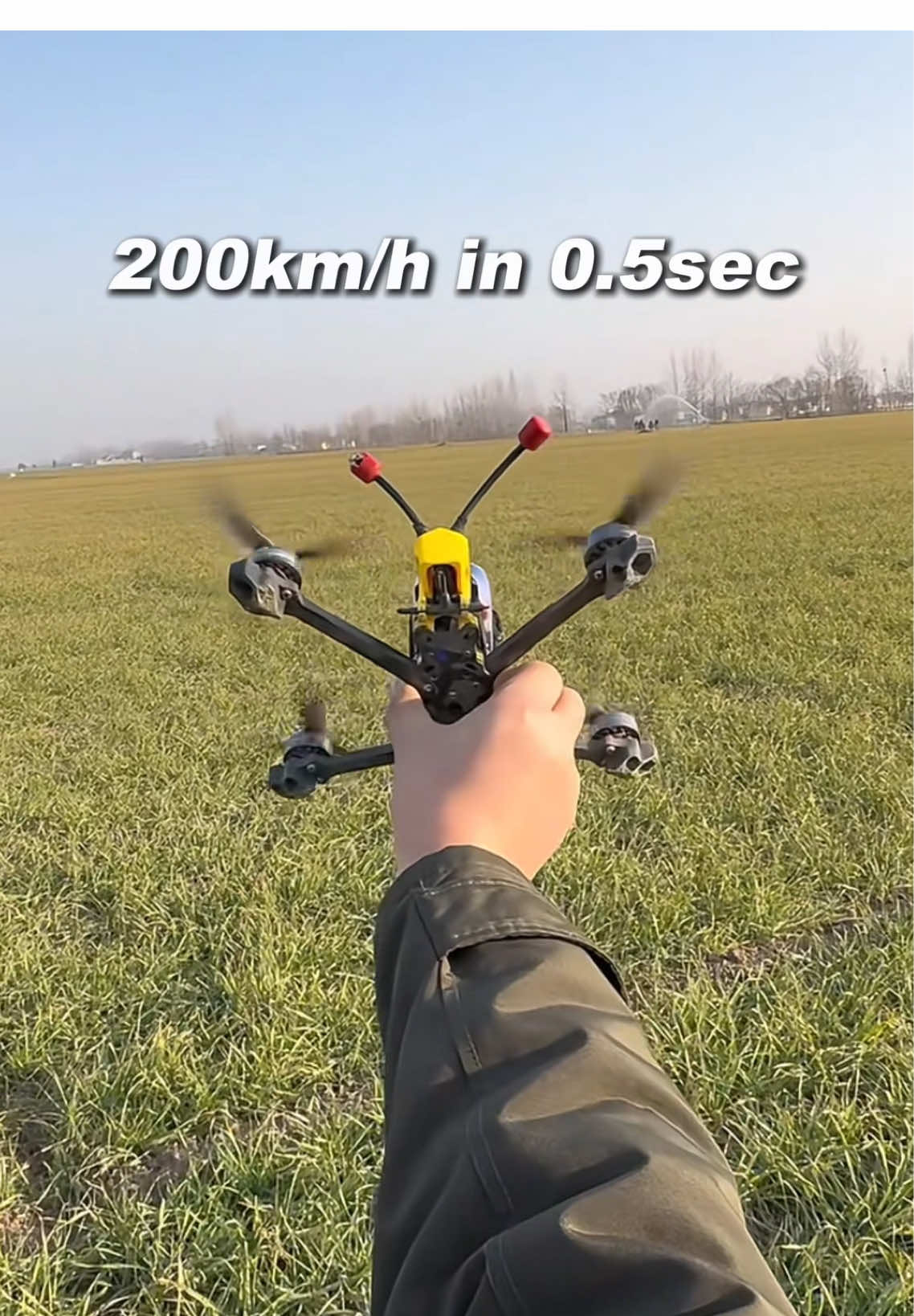 Je parie que vous n’avez jamais vu un drone de course comme celui-ci !