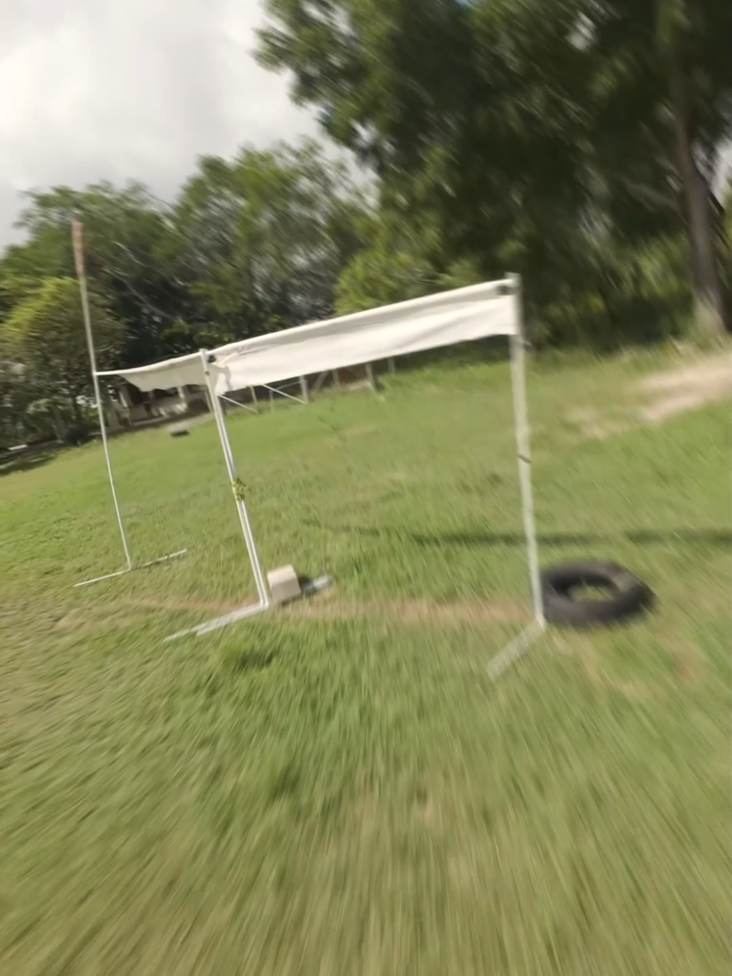 Lorsque vous manquez de drones fpvracerFlow sur la piste avec le GEPRC Vapor D5. FP