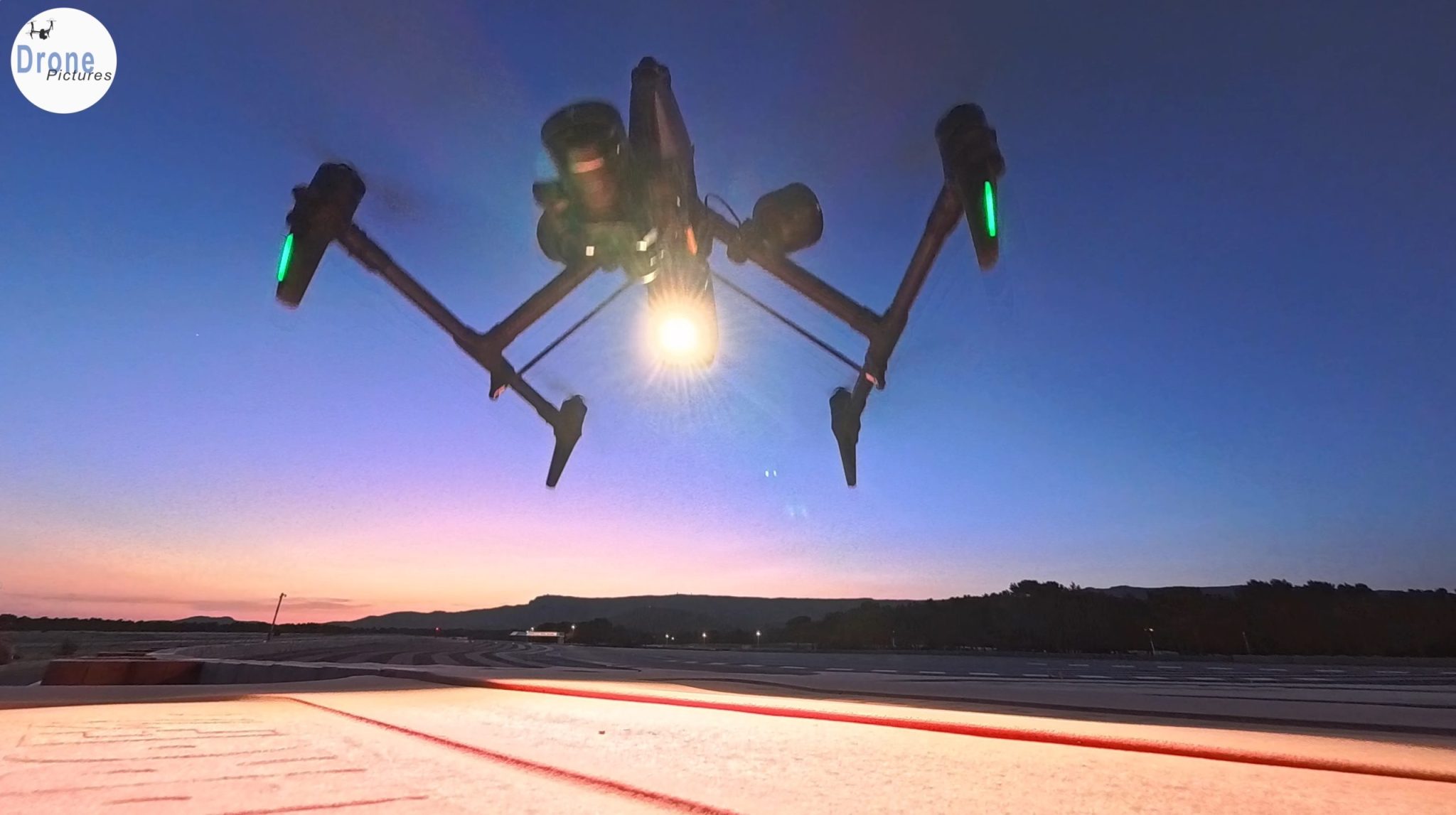 Inspire 3 de nuit sur le circuit Paul Ricard, Le Castellet, France - Drone-Pictures.com