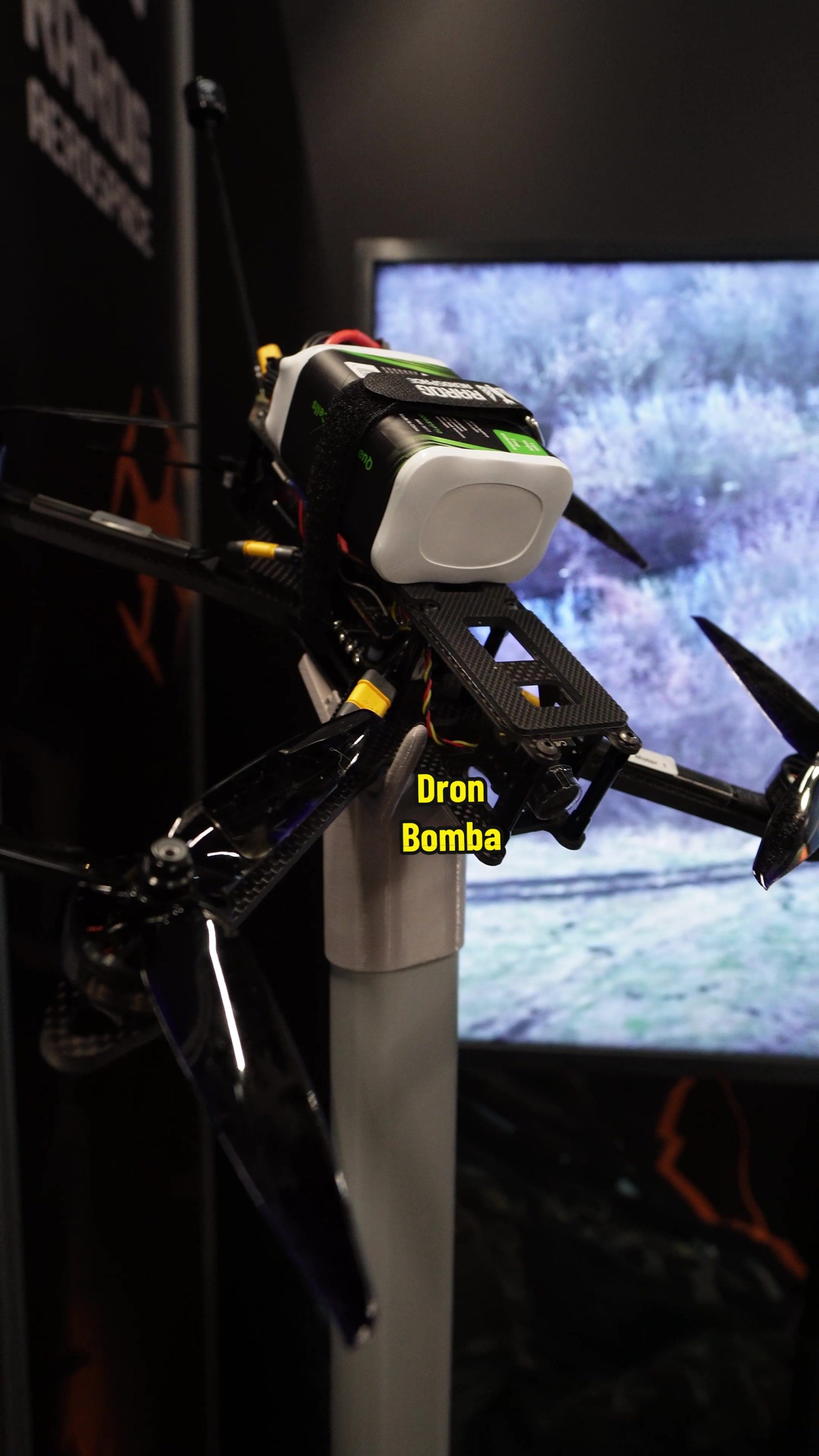 B0MBA DRON de fabrication UKRAINIENNE. Ce sont les drones officiels utilisés dans