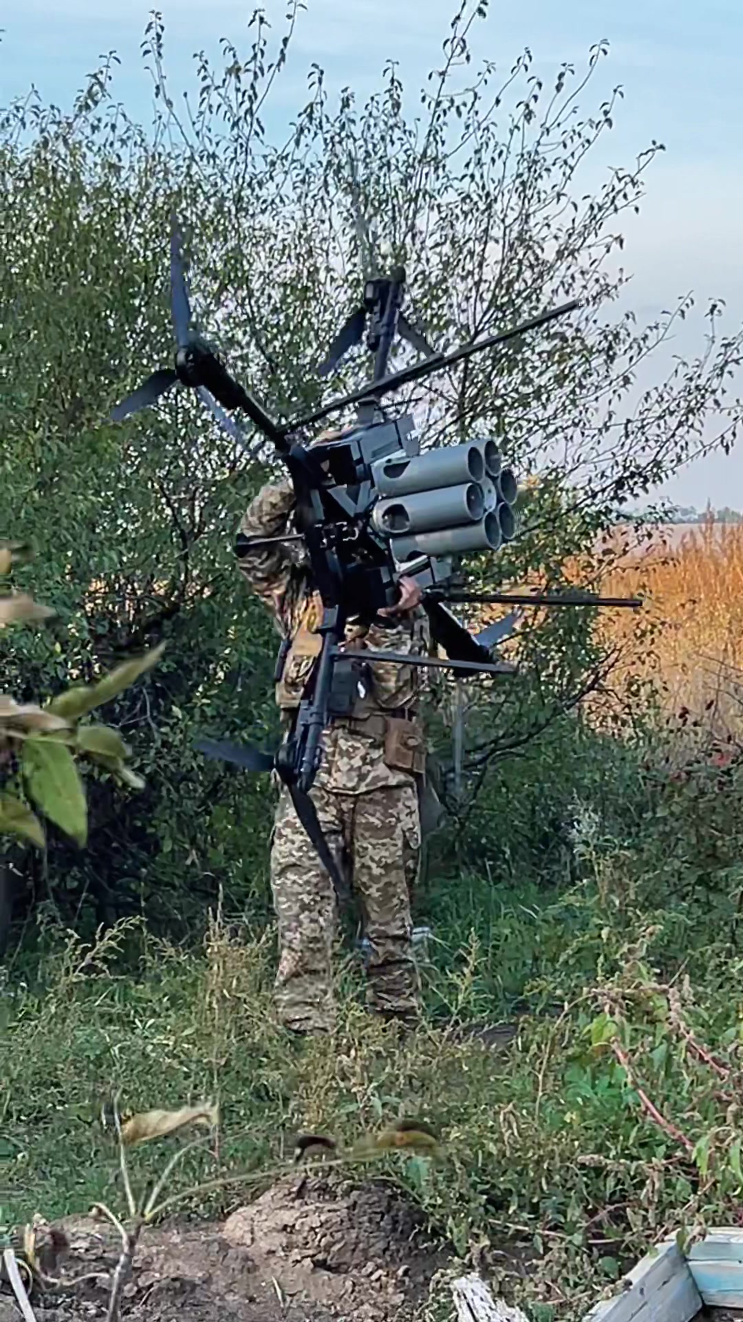 Cette guerre a donné naissance à un grand nombre de drones, à divers types de drones et à de nouvelles méthodes d'attaque.