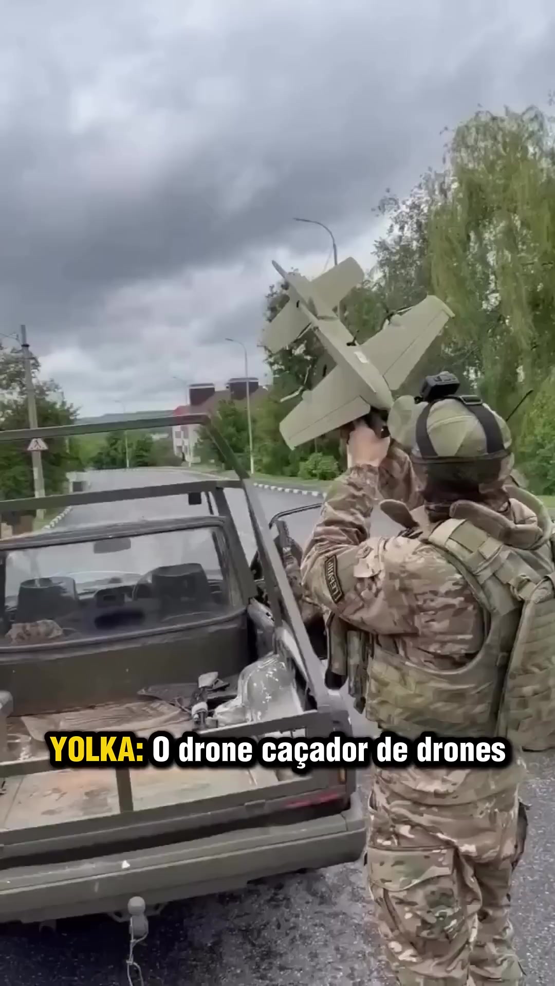 Drone intercepteur de drone de bombe