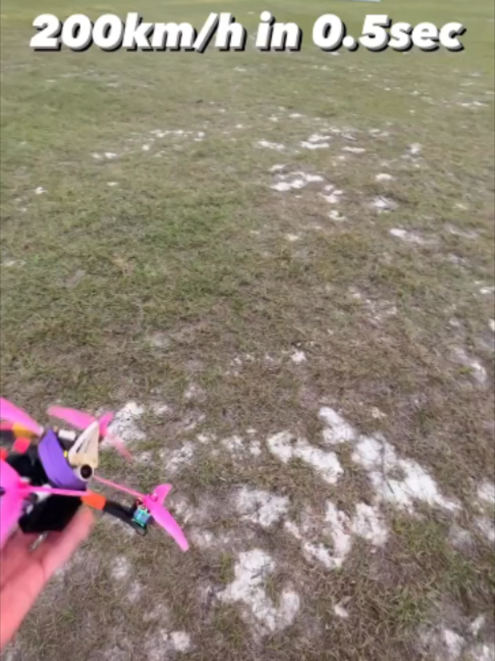 Drone de course 200 km/h en 0,5 seconde :IG/mckfpv