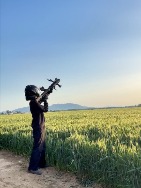 Vous avez demandé : peut-il arrêter les courses de drones ? Regardez R7 verrouiller, poursuivre et éliminer un fas
