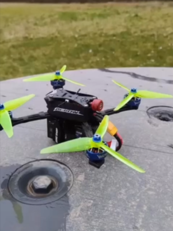 Vitesse FPV de 510 km/h – réelle ou non ? Plus de FPV → lien dans la bio FPV FPVDrone DroneSpee