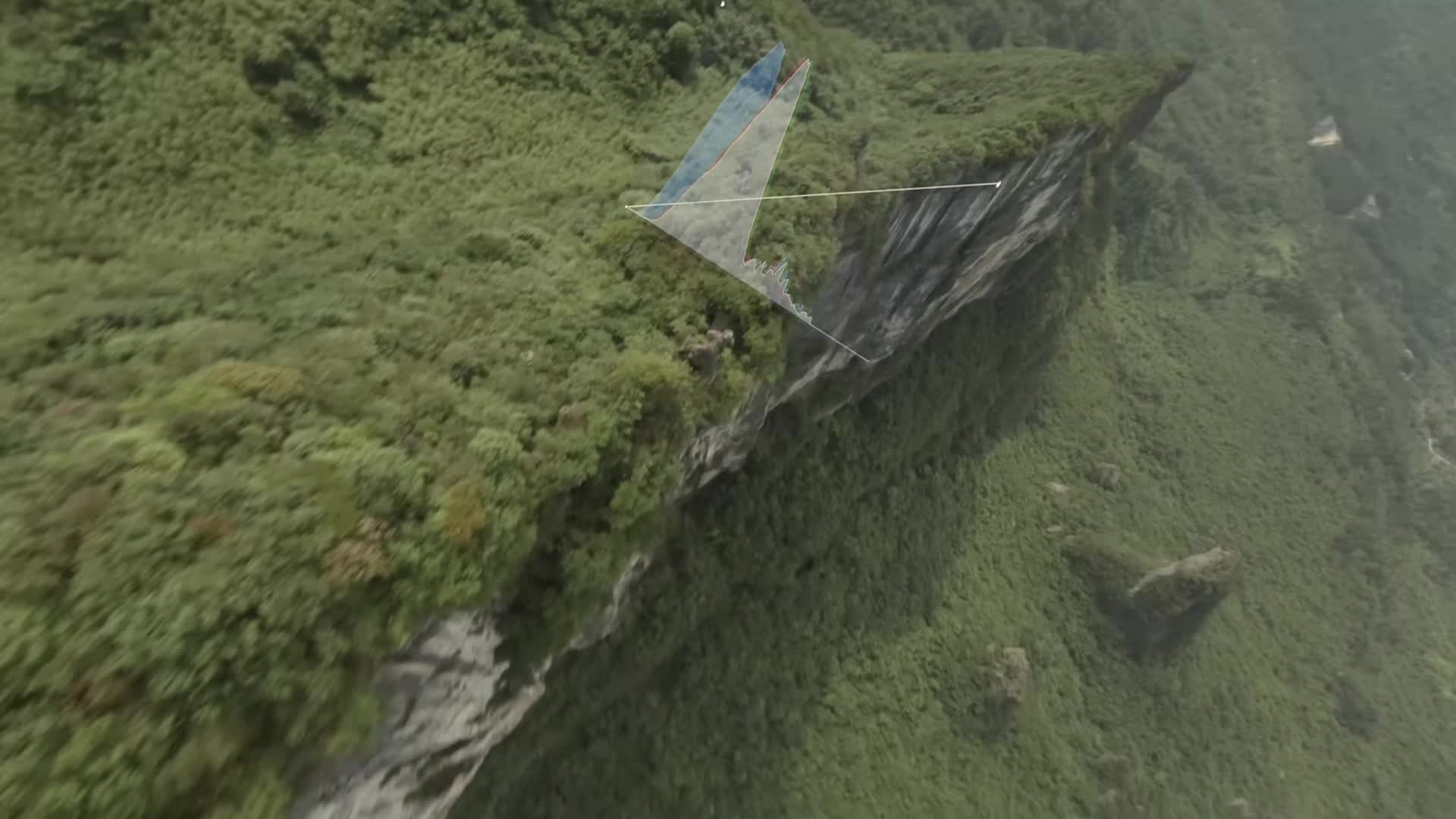 Course FPV à travers la forêt !