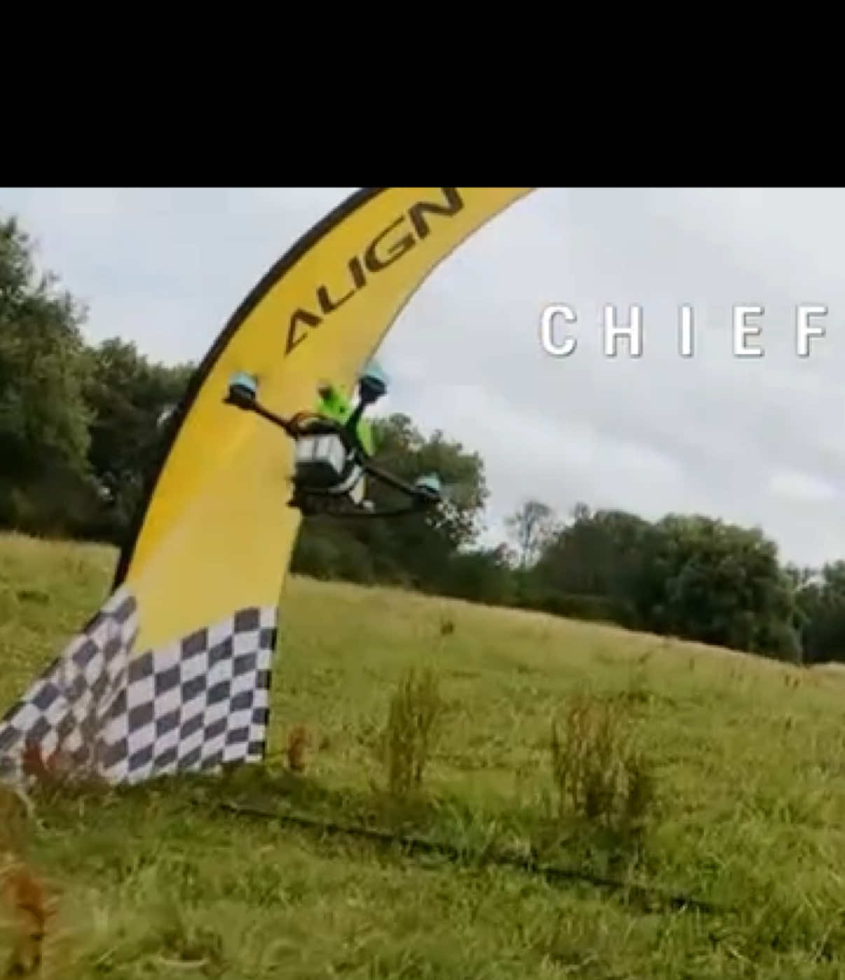 rapide dimanche avec les copains fpv. Kriss est apparu sur quelques ouragans sur le